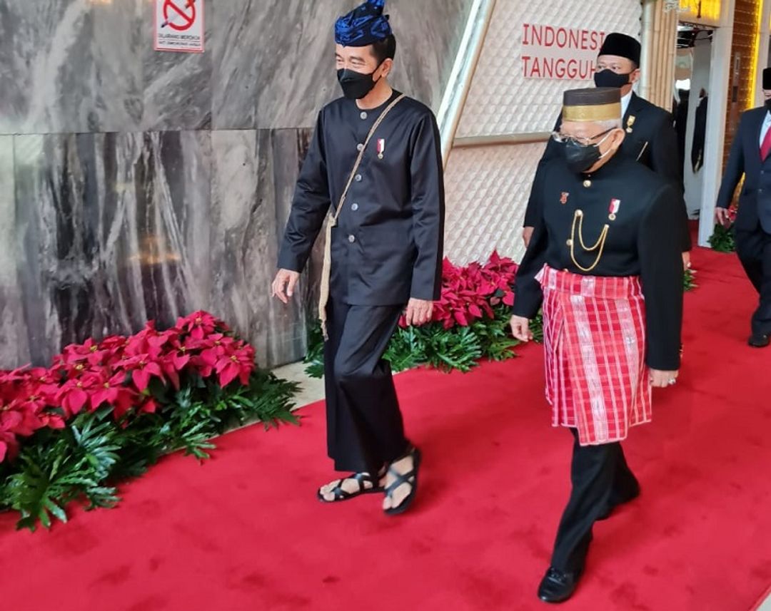 Terlihat Anti-Mainstream, Jokowi Kenakan Busana Adat Suku Baduy di Sidang Tahunan MPR.jpg