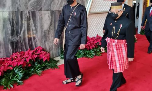 Terlihat Anti-Mainstream, Jokowi Kenakan Busana Adat Suku Baduy di Sidang Tahunan MPR.jpg