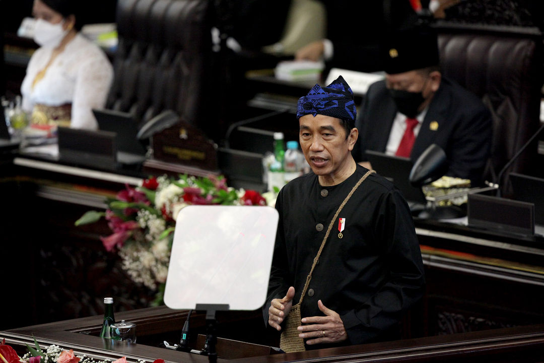 Presiden RI, Joko Widodo memberikan sambutan pada sidang tahunan MPR/DPR/DPD di Gedung Nusantara, Komplek Parlemen, Senayan, Jakarta. Senin, 16 Agustus 2021. Foto:  POOL/Sopian