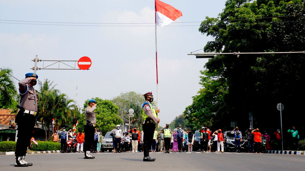 Uapacara Bendera Di Jalan Raya - Panji 1.jpg