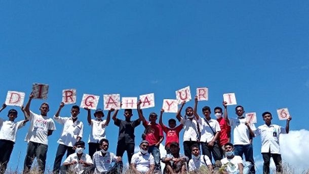 Kibarkan Bendera Merah Putih di Puncak Gunung Leraboleng,  Ini Harapan Anak Muda Ata Kiwang