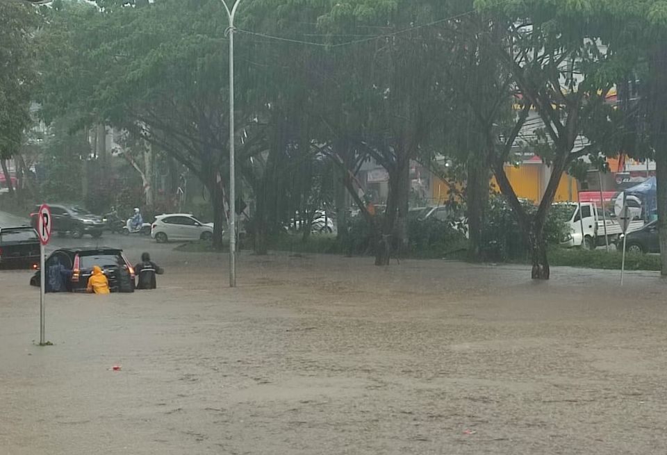 Genangan Banjir di Jalan MT Haryono