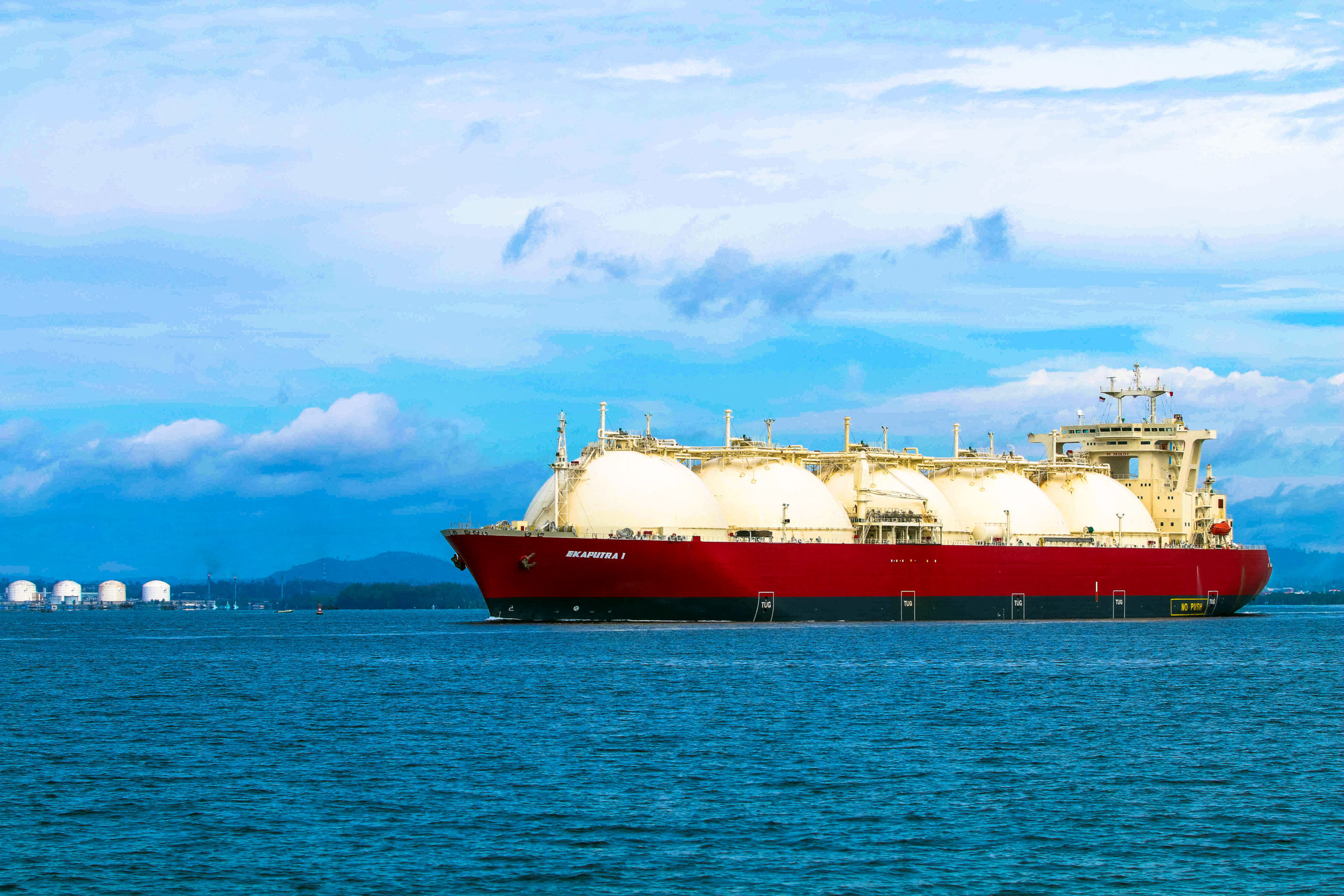 Kapal pengangkut Liquid Natural Gas (LNG) milik PT GTS Internasional Tbk (GTSI).