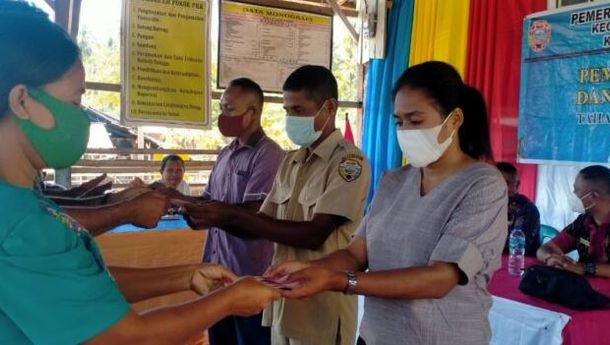 129 KK di Desa Ndondo, Kecamatan Kota Baru Terima Dana BLT