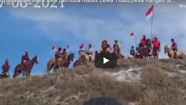 "Apel Bendera Sambil Berkuda", Cara Unik Warga Sumba Tengah Rayakan HUT RI ke-70. Ingin Tahu? Klik Linknya di Sini!