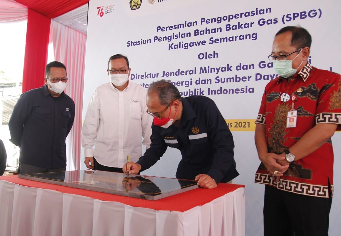 Peresmian Stasiun Pengisian Bahan Bakar Gas (SPBG) di Kaligawe Semarang, Jawa Tengah berkapasitas 1 MMSCFD. Kapasitas ini setara dengan 30.000 liter premium per hari (lsp).