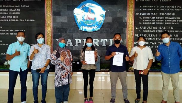 Dua Organisasi Mahasiwa Universitas  Flores Terima Bantuan Dana Pengembangan Potensi Desa