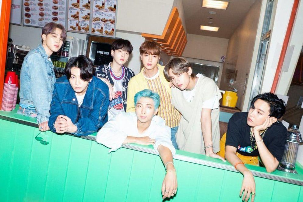 Lagu BTS 'Dynamite' Kini Jadi Single Pertama dengan Sertifikat Platinum di Inggris