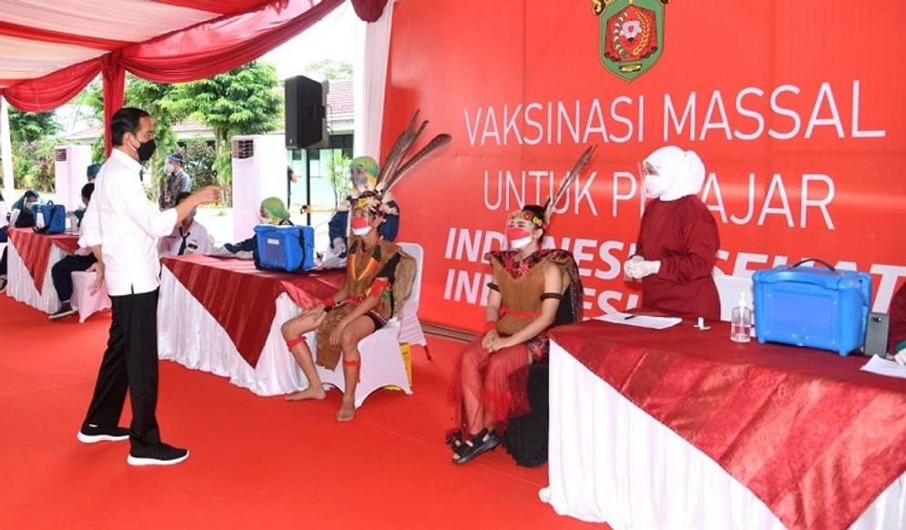 JOKOWI TINJAU VAKSIN SAMARINDA.jpg