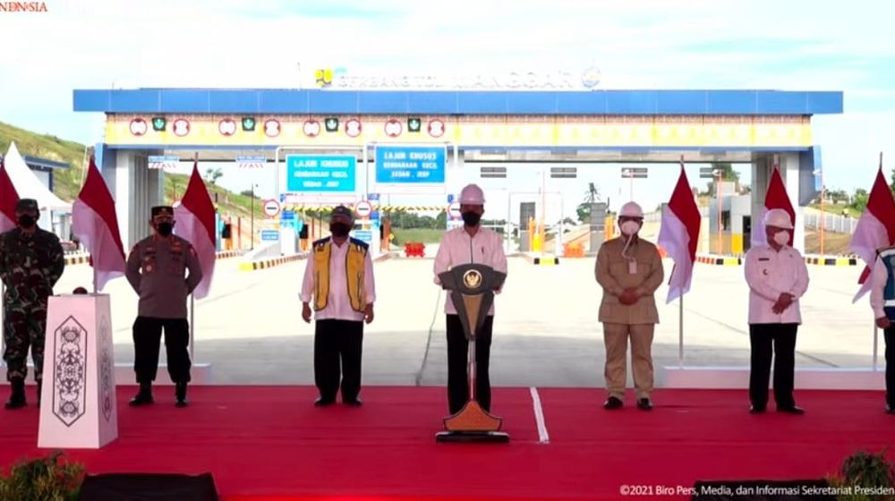 Presiden Joko Widodo (Jokowi) meresmikan Jalan Tol Balikpapan-Samarinda  (Balsam) Seksi I dan Seksi V pada Selasa, 24 Agustus 2021. 