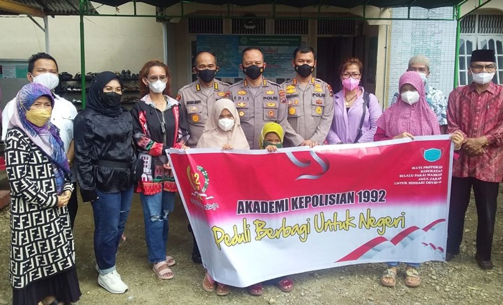 ALUMNI 92 BERBAGI BANSOS.jpg