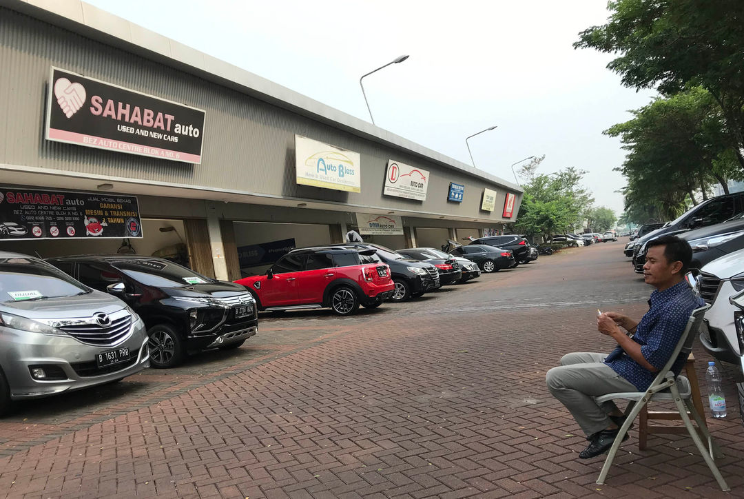 Suasana perdagangan mobil bekas di Bursa Mobil Summarecon Serpong Tangerang Selatan, Rabu 25 Agustus 2021. Foto : Panji Asmoro/TrenAsia