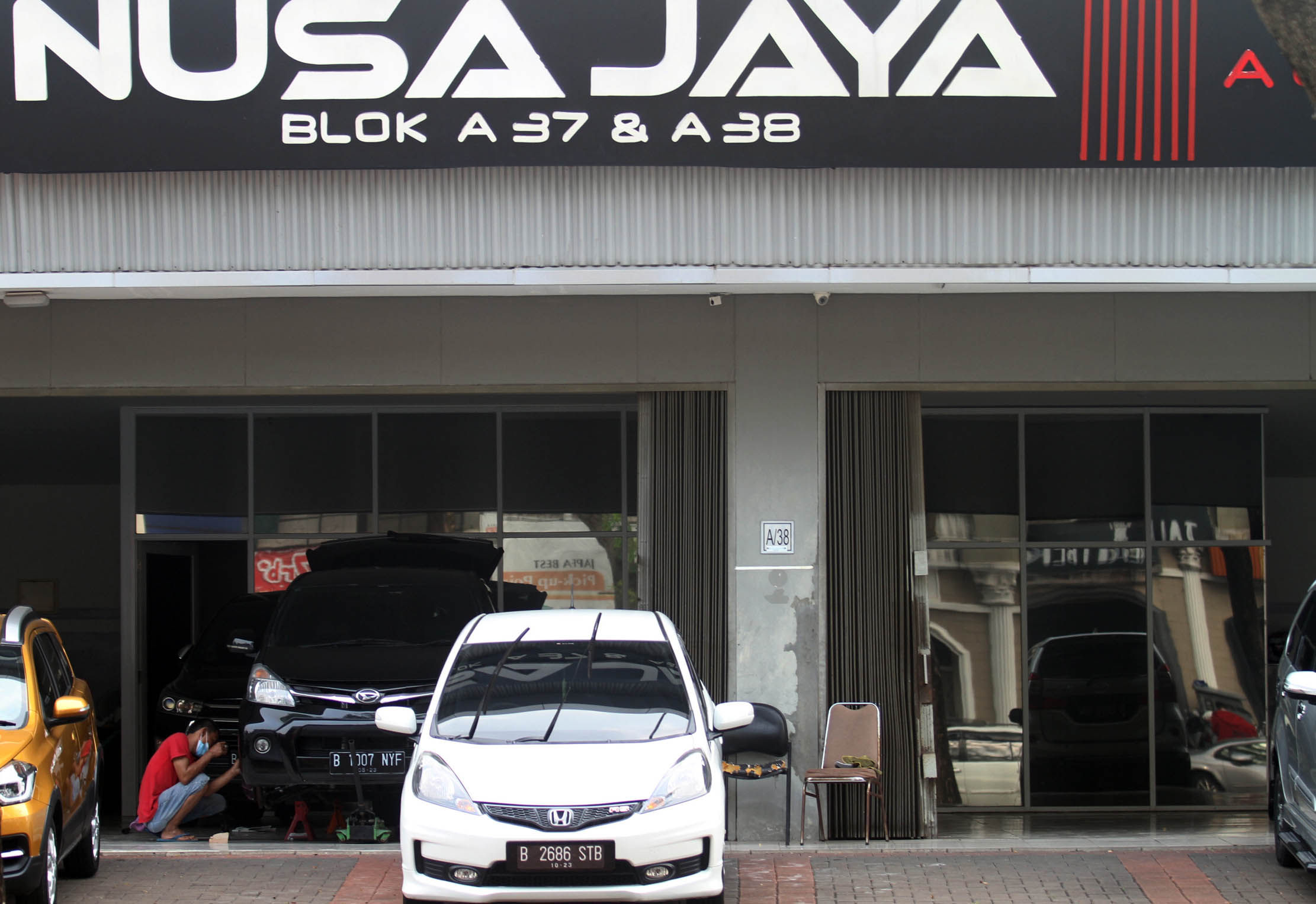 Suasana perdagangan mobil bekas di Bursa Mobil Summarecon Serpong Tangerang Selatan, Rabu 25 Agustus 2021. Foto : Panji Asmoro/TrenAsia