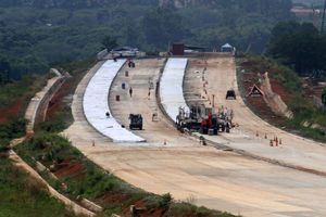 Tol Serbaraja Optimis Selesai Sesuai Target - Panji 2.jpg