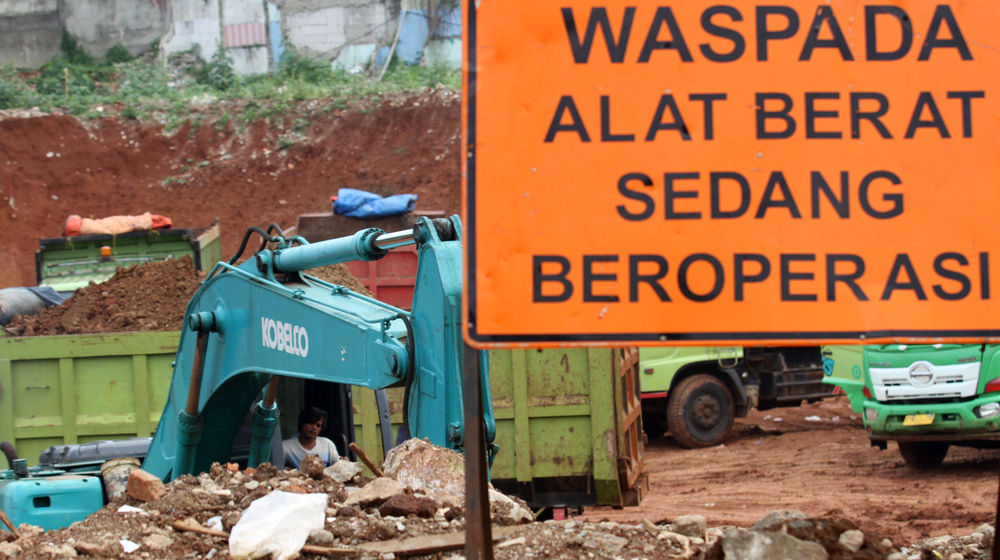 Tol Serbaraja Optimis Selesai Sesuai Target - Panji 5.jpg