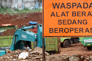 Tol Serbaraja Optimis Selesai Sesuai Target - Panji 5.jpg