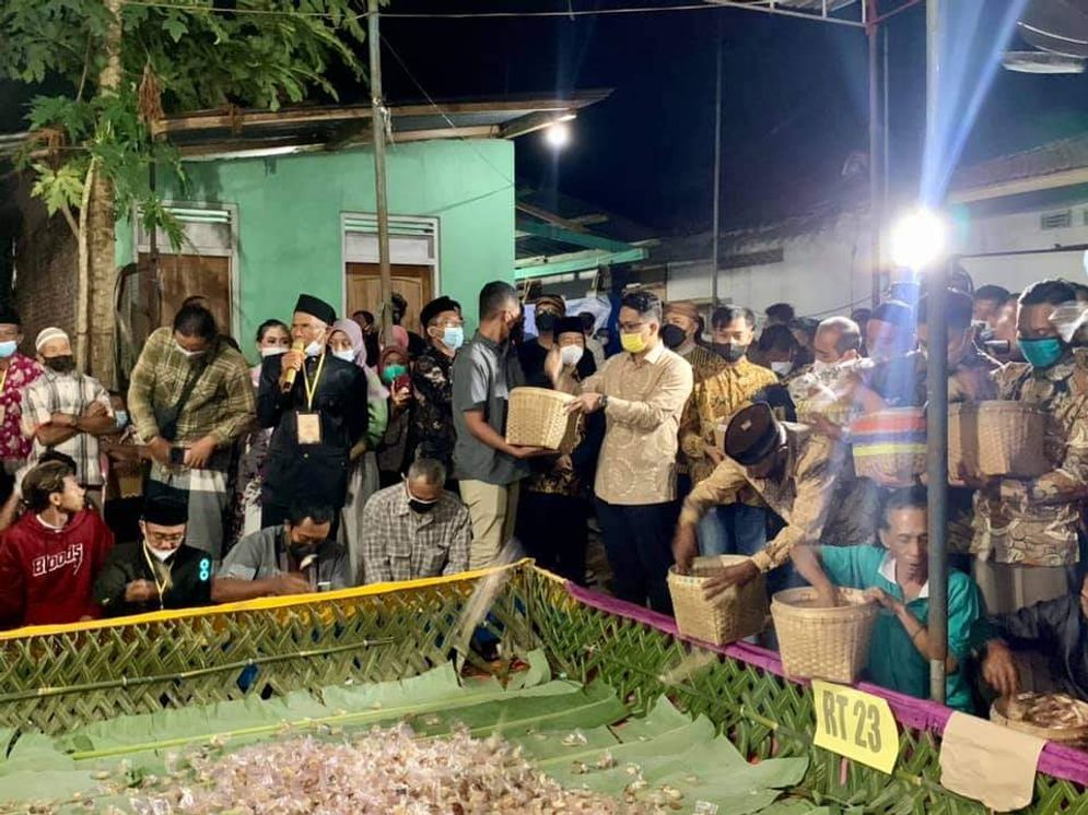 Sebar apem Wahyu kliyu