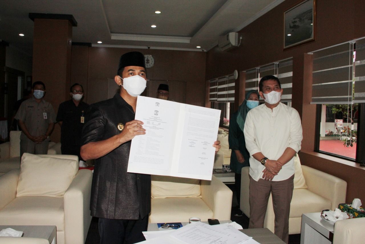 Wali Kota Balikpapan Rahmad Mas'ud tandatangani KUA-PPAS TA 2022 pada Jumat (27/8/2021)