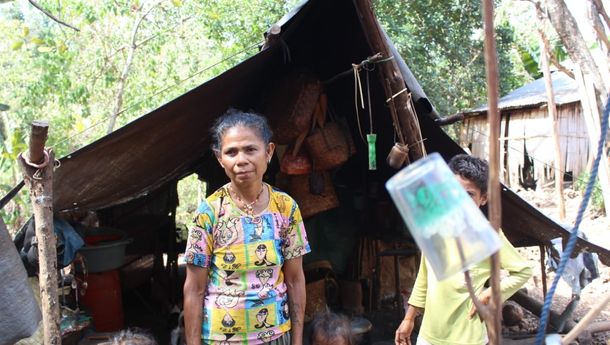 Romana Topi Koten, Janda Miskin yang Terabaikan