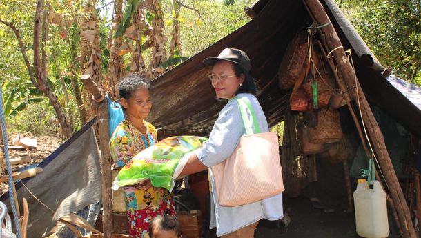 Gerak Cepat Uluran Tangan Yayasan PBBK Bantu Mama Romana, Penghuni Gubuk Reyot
