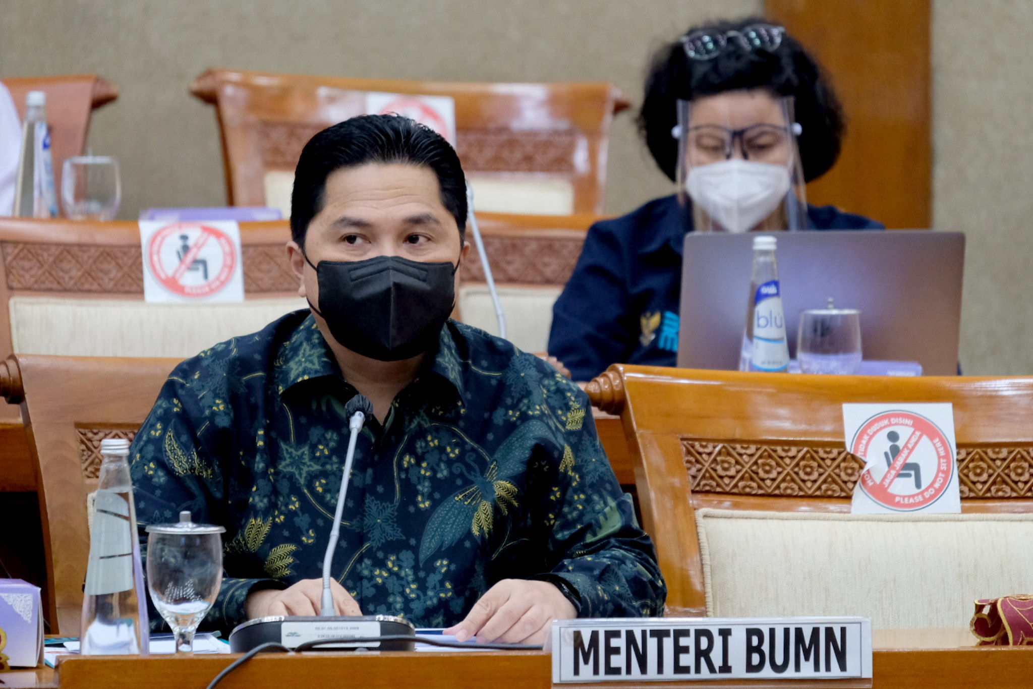 Menteri BUMN Erick Thohir mengikuti rapat kerja dengan Komisi VI DPR di Kompleks Parlemen, Senayan, Jakarta, Senin, 30 Agustus 2021. Foto: Ismail Pohan/TrenAsia