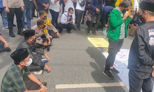 Ketua DPRD Kalsel berjanji akan menyampaikan aspirasi mahasiswa.jpeg