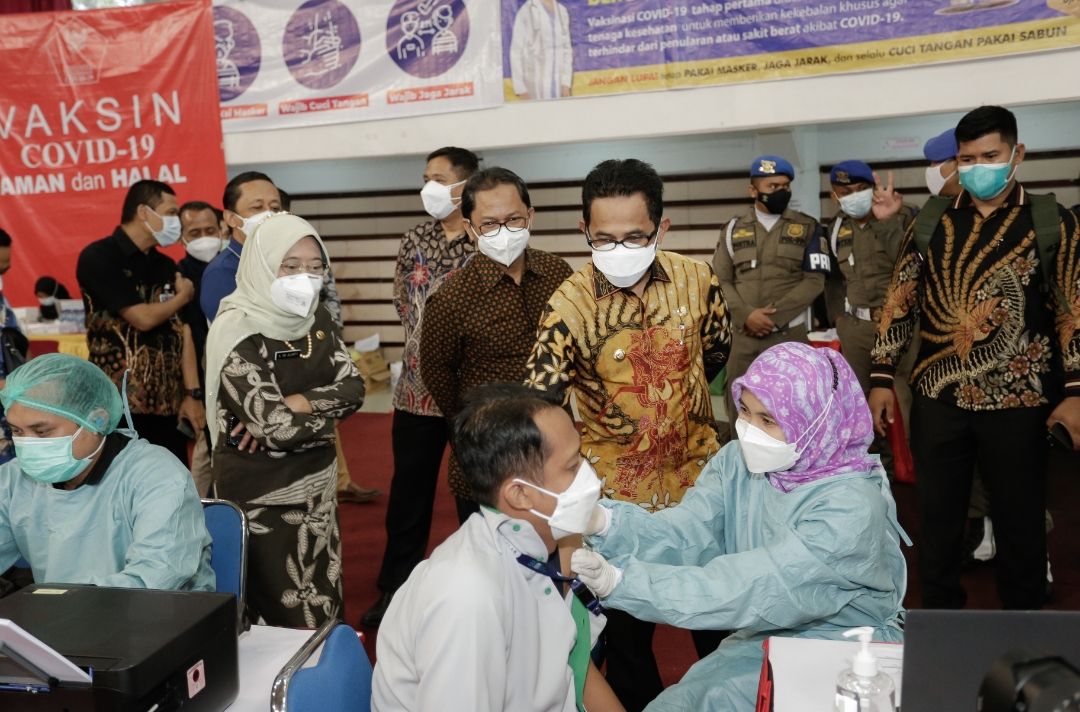 Bank Indonesia Balikpapan Bersama OJK Gelar Vaksinasi Bagi Insan IJK