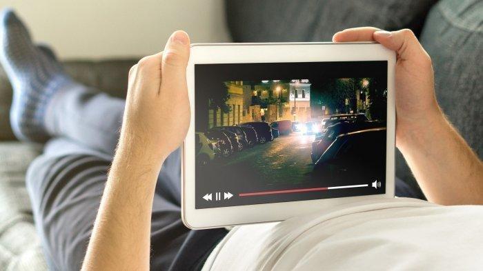 Ilustrasi nonton film streaming.