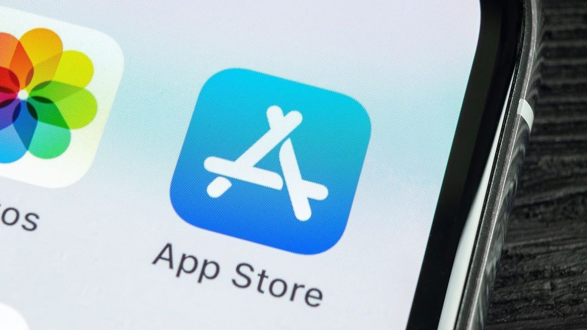 Pengguna dapat menggunakan GoPay untuk membayar transaksi pembelian di App Store.