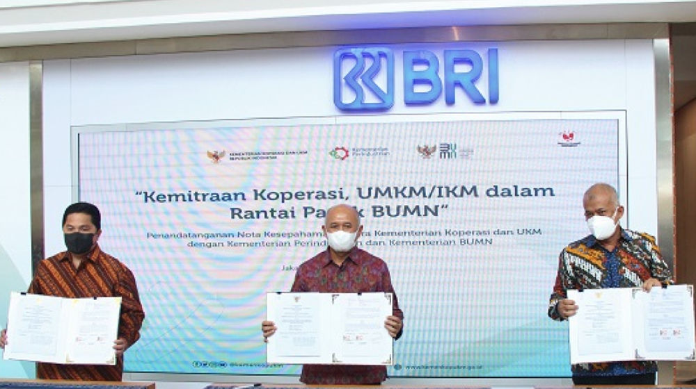 3 Menteri Jokowi Teken MoU Kerja Sama Dorong UMKM, IKKM dan Koperasi Naik Kelas.jpg