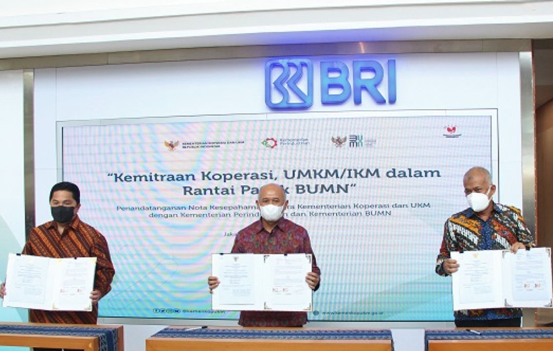 Penandatanganan Nota Kesepahaman antara Kemenkop UKM dengan Kemenperin dan Kementerian BUMN terkait kemitraan koperasi, UMKM, dan IKM dalam rantai pasok BUMN, Jumat (03/09/2021).