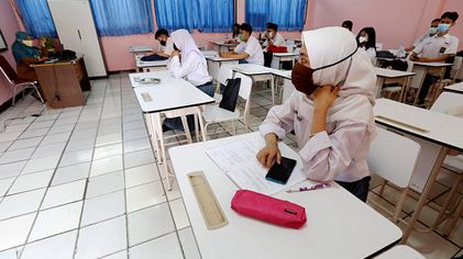 Senangnya Siswa Mulai Belajar Tatap Muka - Panji 2.jpg