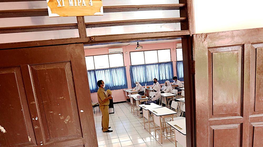Senangnya Siswa Mulai Belajar Tatap Muka - Panji 1.jpg