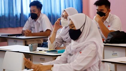 Senangnya Siswa Mulai Belajar Tatap Muka - Panji 4.jpg