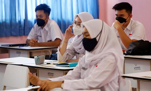 Senangnya Siswa Mulai Belajar Tatap Muka - Panji 4.jpg