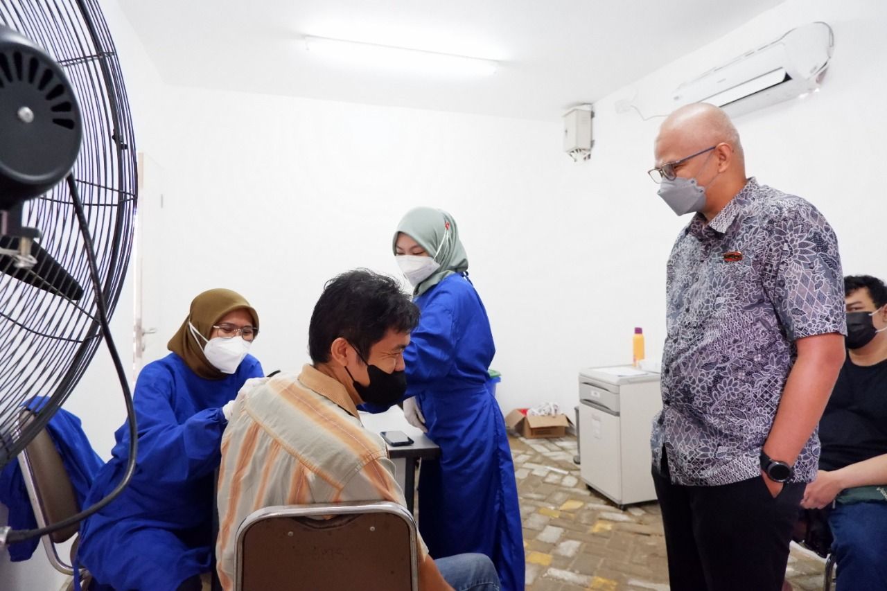 Karyawan dan Keluarga Transkon Jaya Ikuti Vaksin Gotong Royong