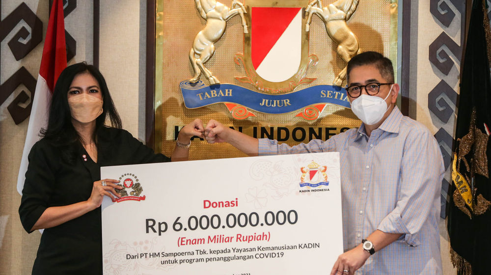 Sampoerna Salurkan Donasi Melalui Kadin - Panji 1.jpg