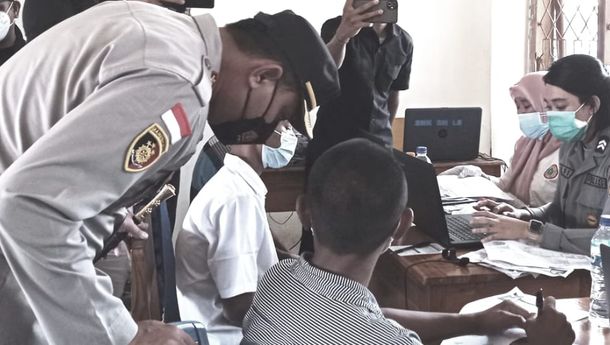 Kapolres Mabar Pantau Langsung Gerai Vaksin Presisi di SMK Stella Maris Labuan Bajo