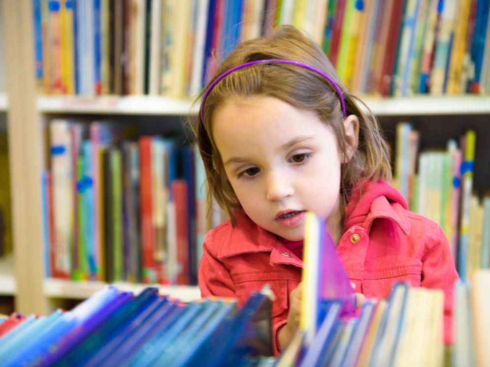 Hari 'Kunjung Perpustakaan', Yuk Mari Simak Tips Mengunjungi Perpustakaan Agar Anak Cinta Membaca