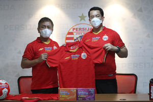 Kuku Bima Resmi Sponsori Persija - Panji 2.jpg