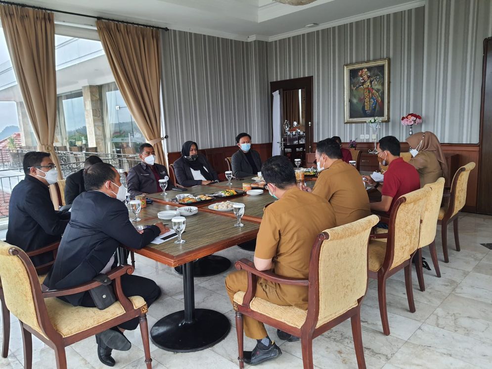 Pertemuan tim BDC (Business Development Center) Kota Bandar Lampung Bersama AHLI (Association of Hospitality Leaders Indonesia) DPD Lampung di hotel Bukit Randu, Senin (13/9/2021). 