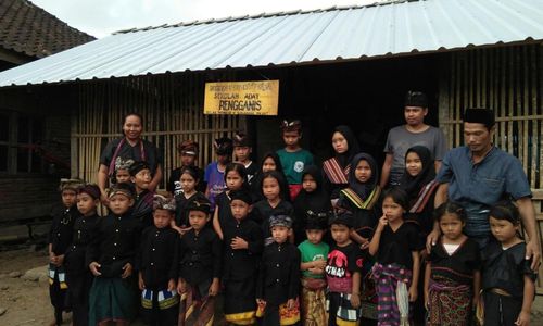 Sekolah Adat Rengganis, Lombok..jpeg