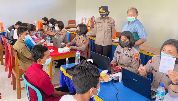 Polres Mabar Gelar Vaksinasi Presisi di SMAK Seminari St. Yohanes Paulus II Labuan Bajo