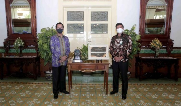 Gubernur DIJ Sri Sultan HB X bersama Dirut BP Jamsostek
