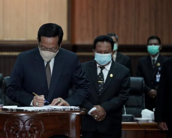 Sultan Tandatangani Dua Naskah Perencanaan Persetujuan Bersama