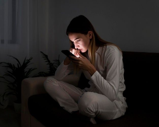 Awas! Inilah Bahaya Mengecek Smartphone Saat Bangun Tidur