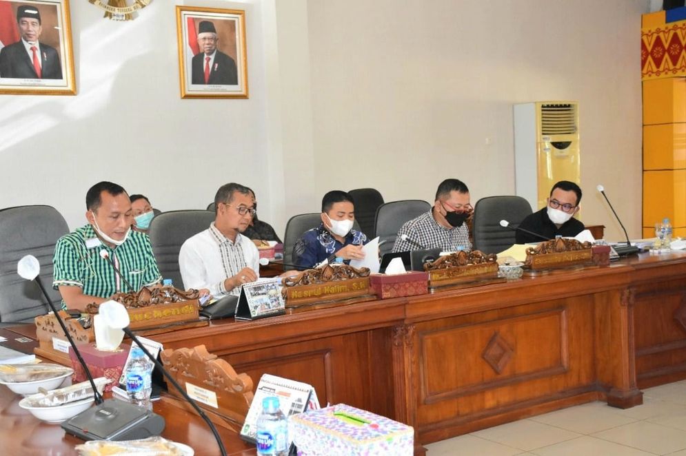 Rapat Komisi V DPRD Sumatera Selatan dengan mitra kerja terkait penerima hibah untuk membahas mekanisme penerima dana hibah dari pemerintah provinsi Sumsel