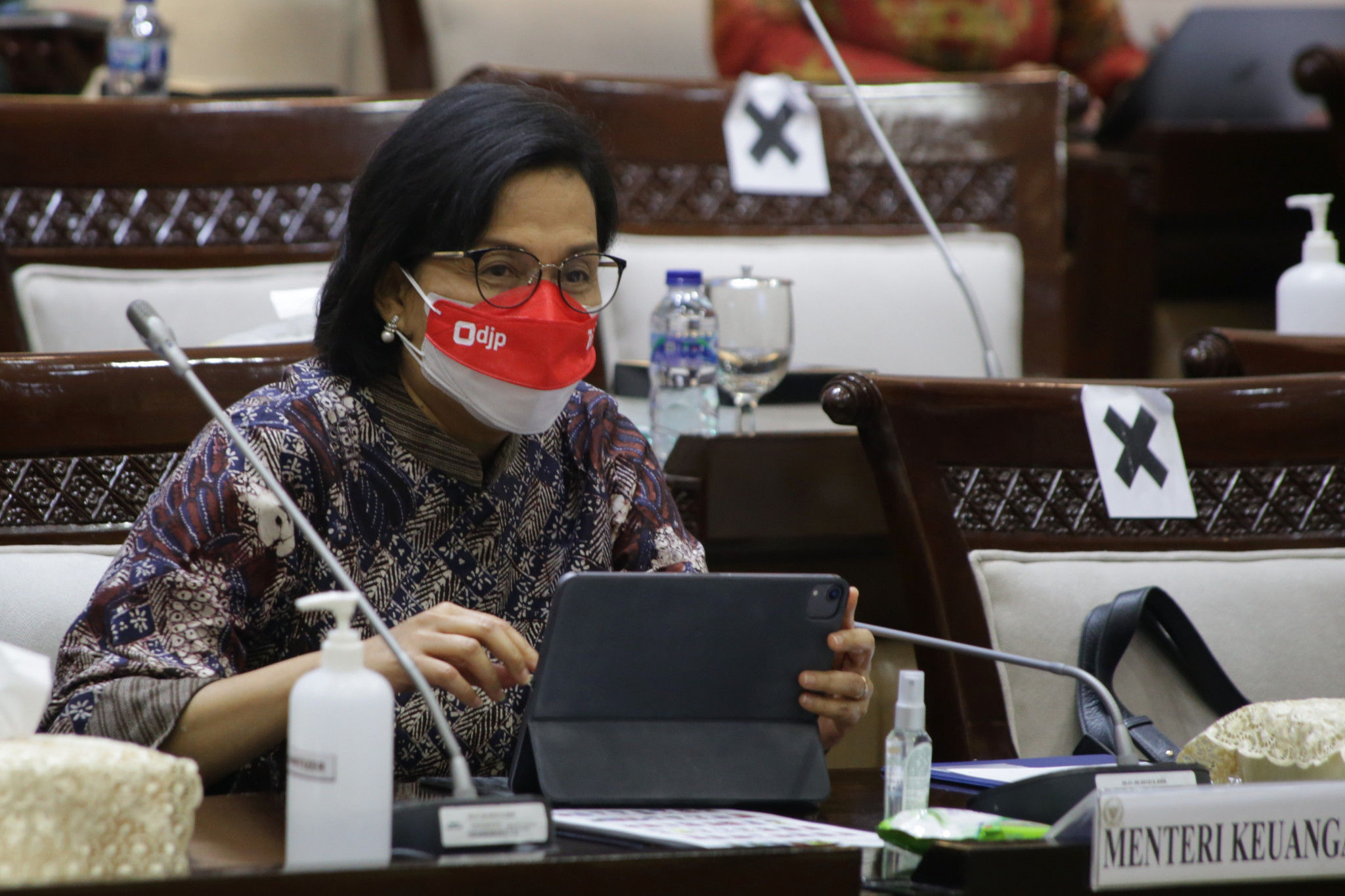 Menteri Keuangan Sri Mulyani hadir dalam rapat kerja di Kompleks Parlemen MPR/DPR-DPD, Senayan, Jakarta, Senin, 20 September 2021. Foto: Ismail Pohan/TrenAsia