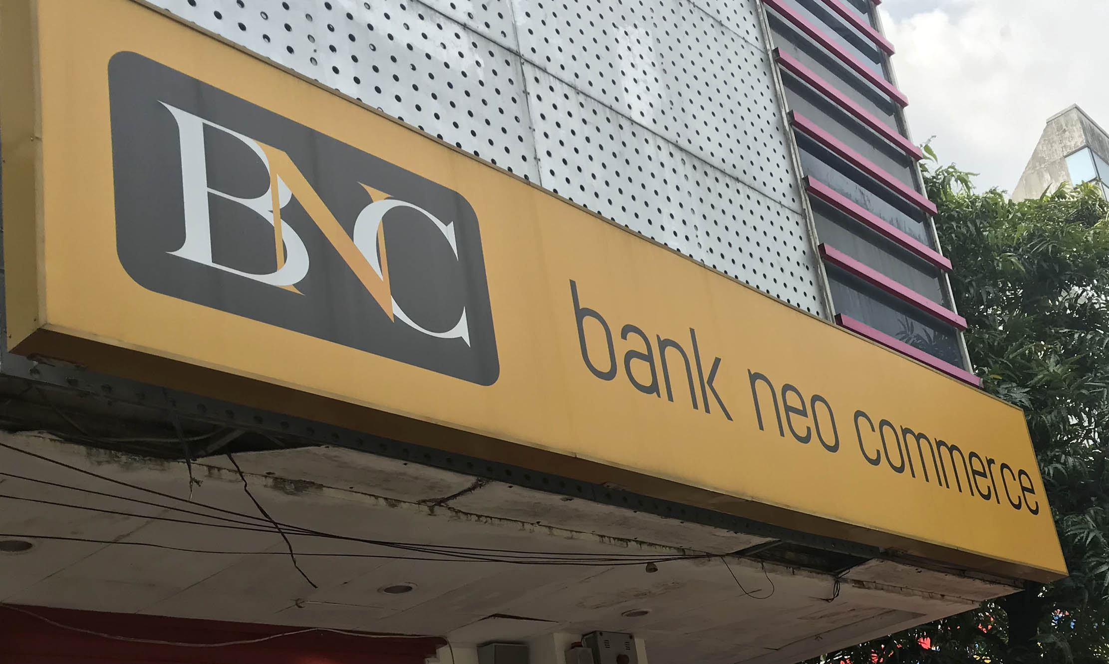 Bank Neo Commerce di kawasan ITC Fatmawati Jakarta Selatan, Senin 20 September 2021. Foto : Panji Asmoro/TrenAsia