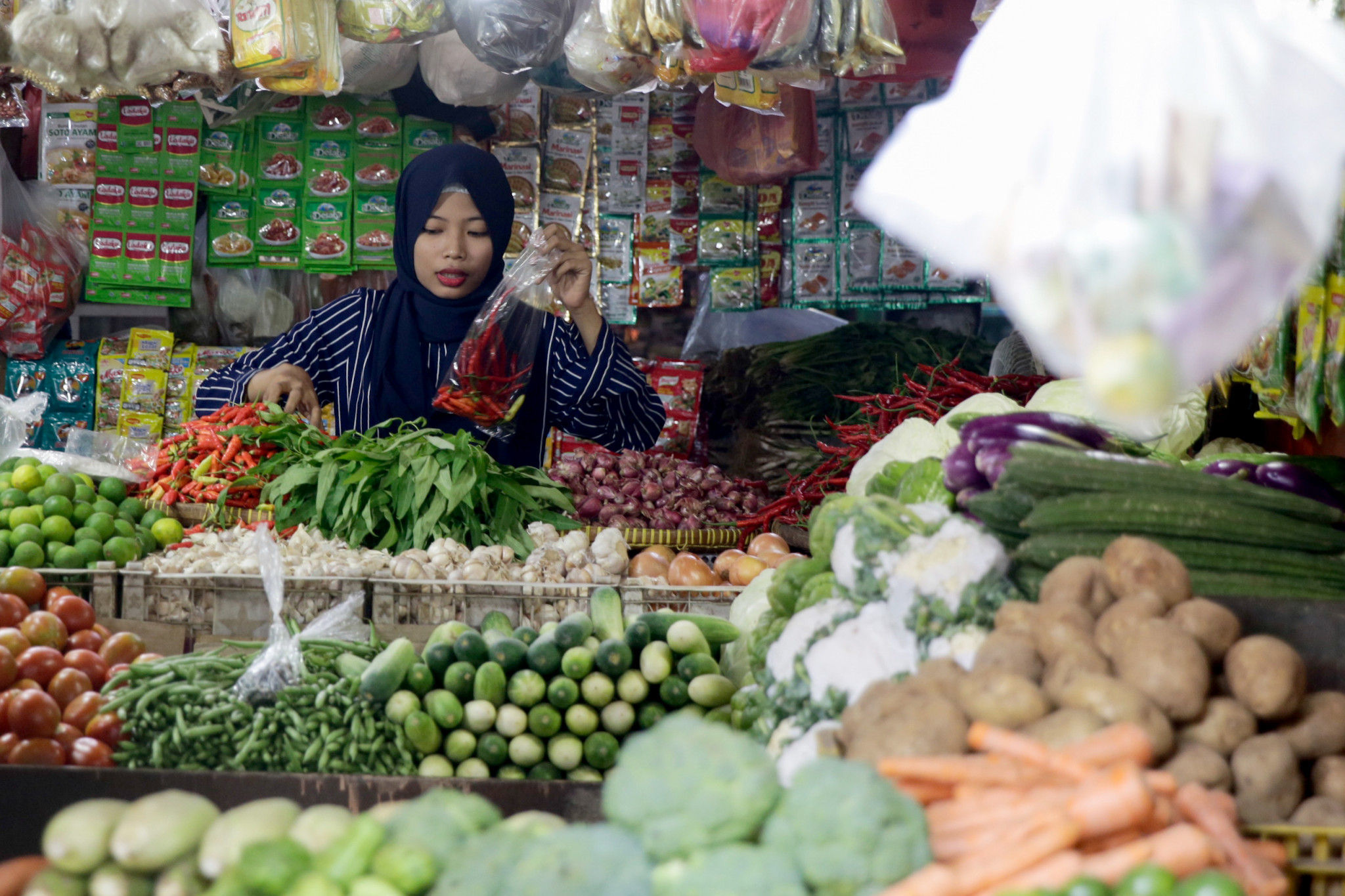 Ilustrasi inflasi. Foto: Ismail Pohan/TrenAsia